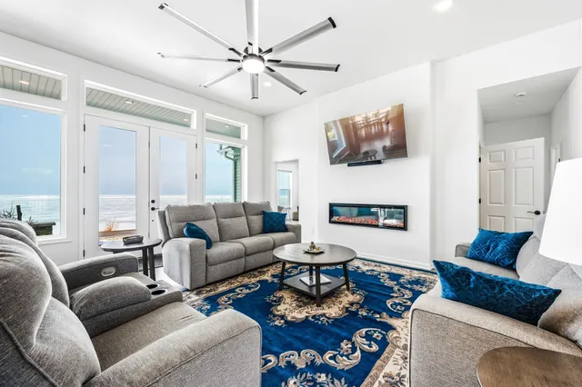 $925,000 | 1150 Bayshore Road, Brussels, WI 54204