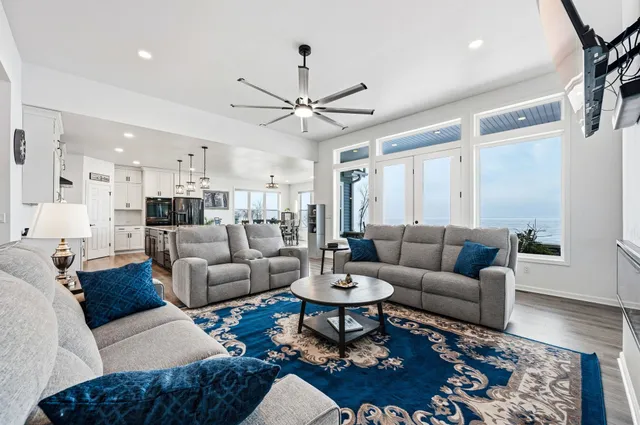 $925,000 | 1150 Bayshore Road, Brussels, WI 54204