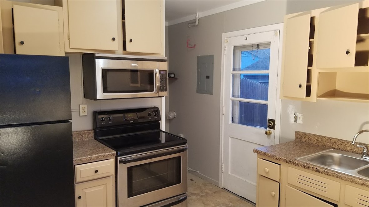 15 Ludlow Road Middletown, RI 02842 - Photo 7 of 10