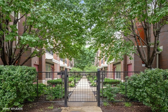 1244 West Monroe Street, Unit 7 Chicago, IL 60607 - Photo 12 of 12 a front view of a house with a garden