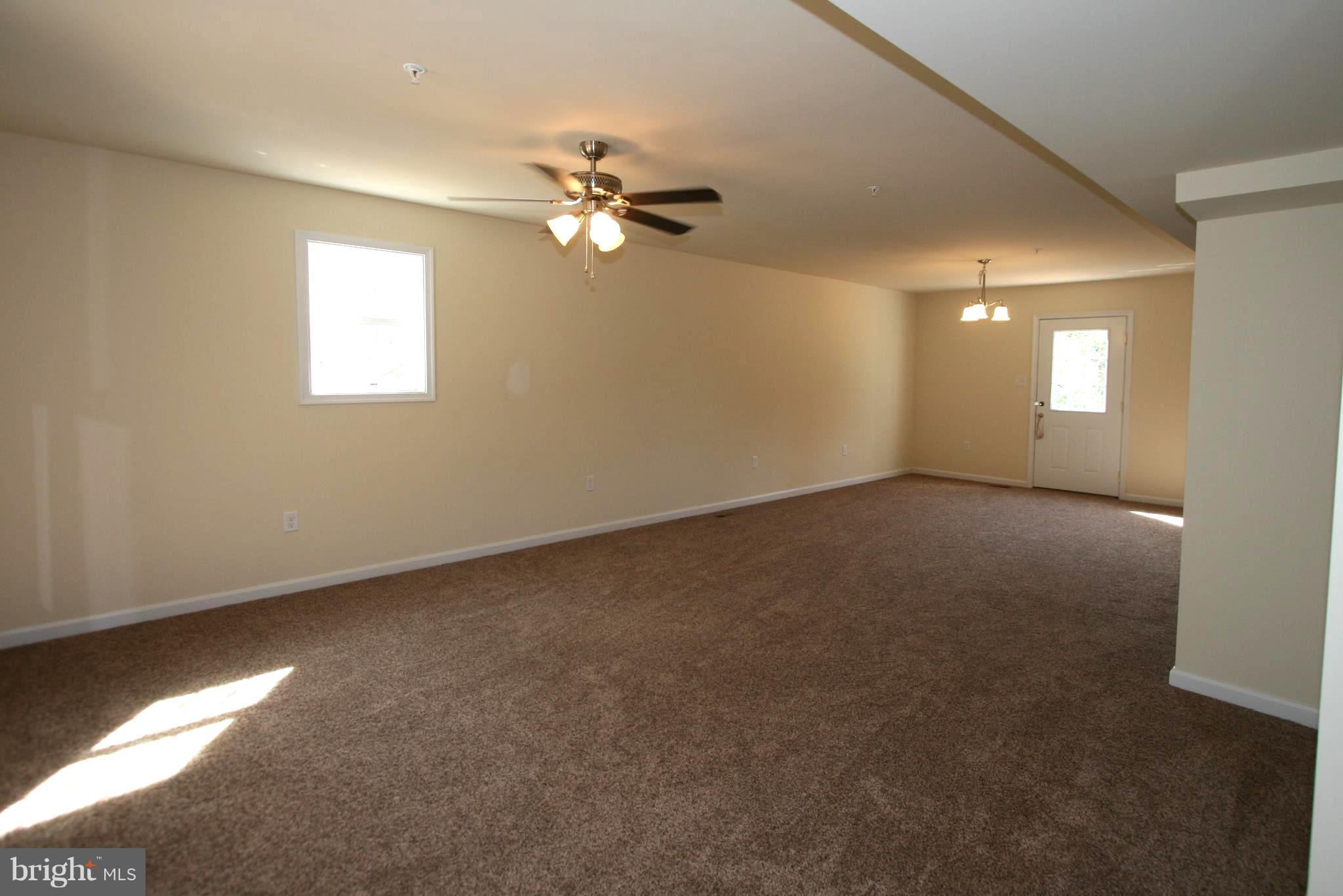 6730 South Clifton Road Frederick, MD 21703 - Photo 11 of 16 Living Room