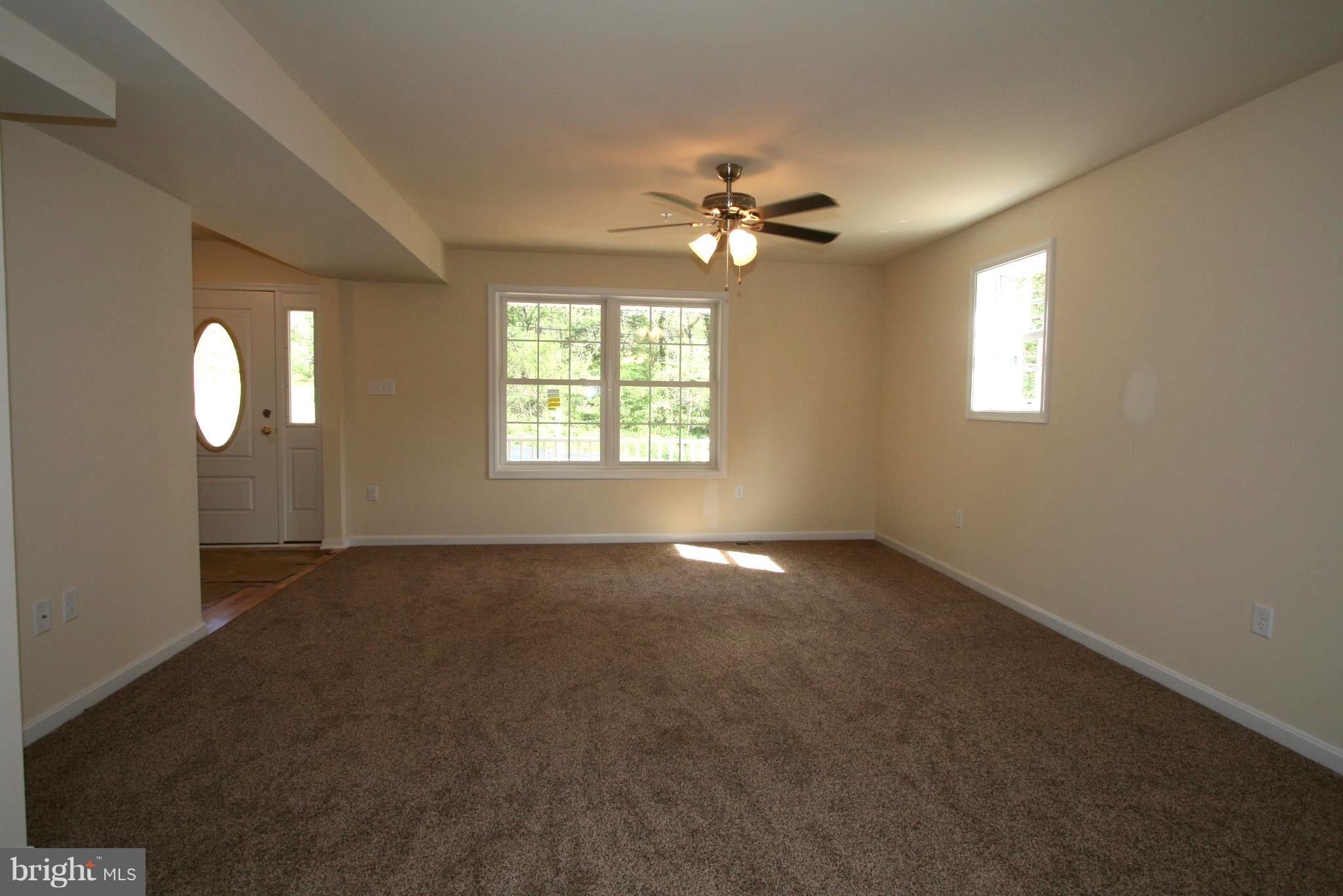 6730 South Clifton Road Frederick, MD 21703 - Photo 12 of 16 Living Room