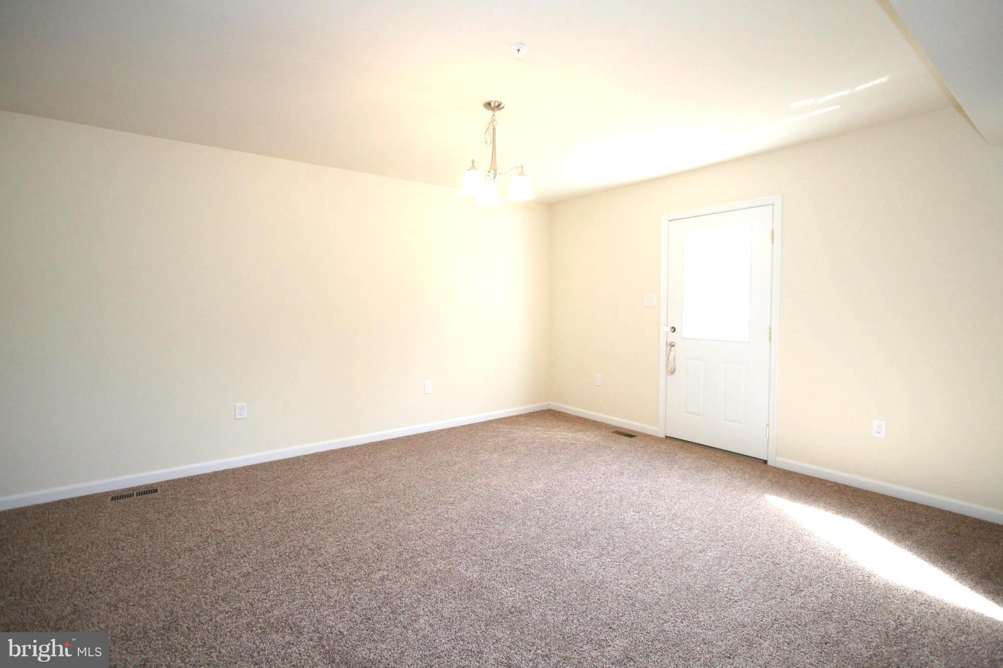 6730 South Clifton Road Frederick, MD 21703 - Photo 5 of 16 Dining Room