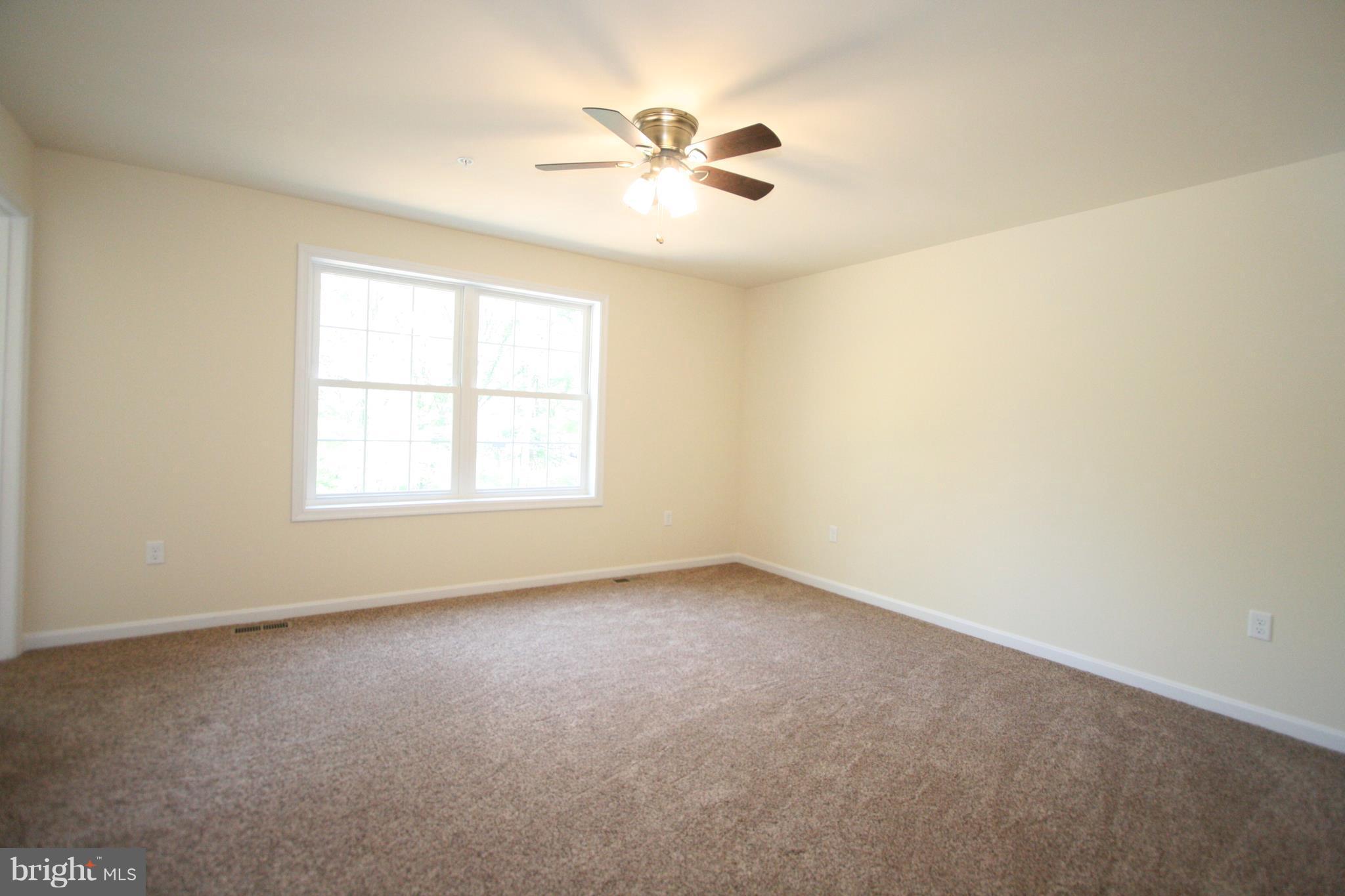 6730 South Clifton Road Frederick, MD 21703 - Photo 6 of 16 Living Room