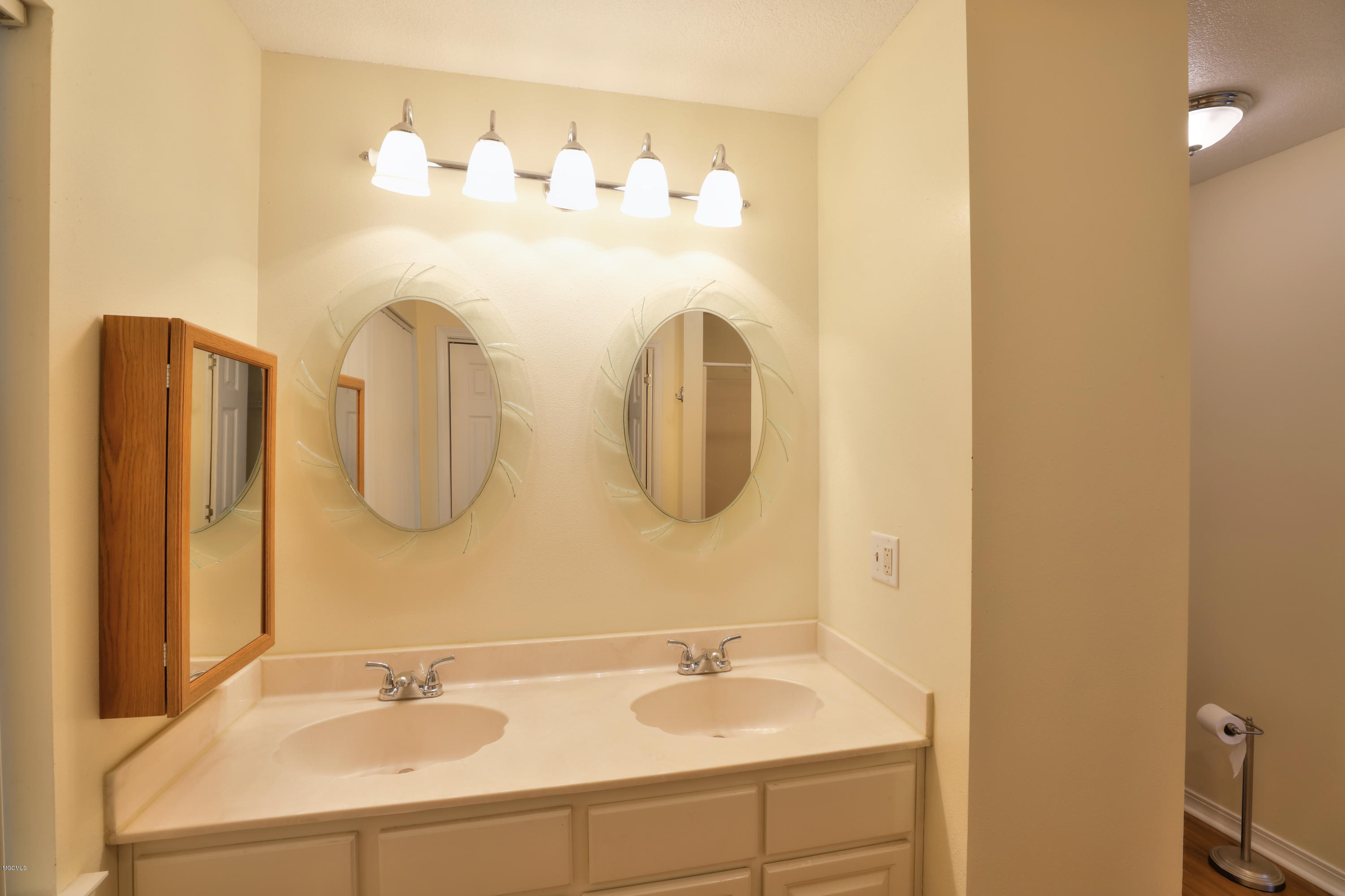 18400 Lake Ridge Drive Saucier, MS 39574 - Photo 26 of 36 Master Bath 3 P