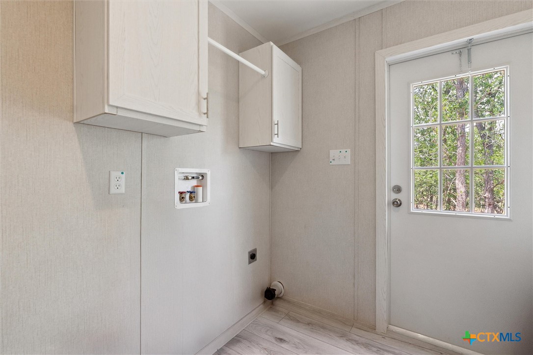855 Roosevelt Road Luling, TX 78648 - Photo 32 of 47 a view of room with window and hallway