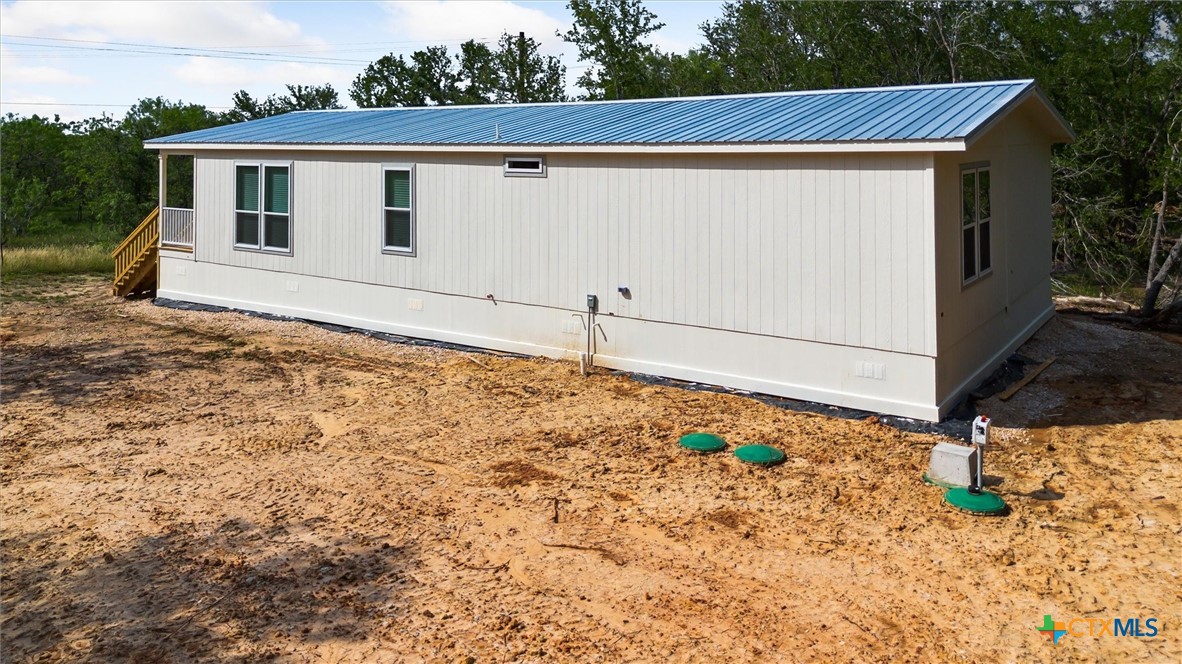 855 Roosevelt Road Luling, TX 78648 - Photo 36 of 47 a backyard of a house