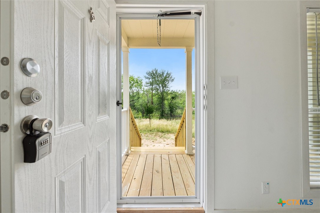 855 Roosevelt Road Luling, TX 78648 - Photo 5 of 47 a view of a entryway
