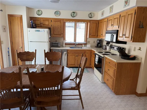 $1,800 | 630 Green Hill Beach Road, South Kingstown, RI 02879