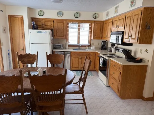 $1,800 | 630 Green Hill Beach Road, South Kingstown, RI 02879