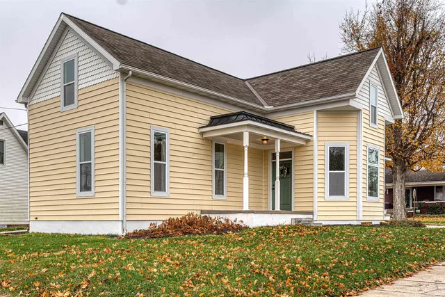 $310,000 | 206 West Gibson Street, Haubstadt, IN 47639