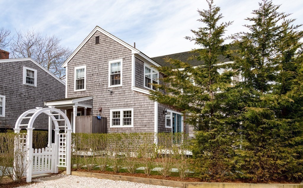 49 Pine Street Nantucket, MA 02554 - Photo 3 of 41