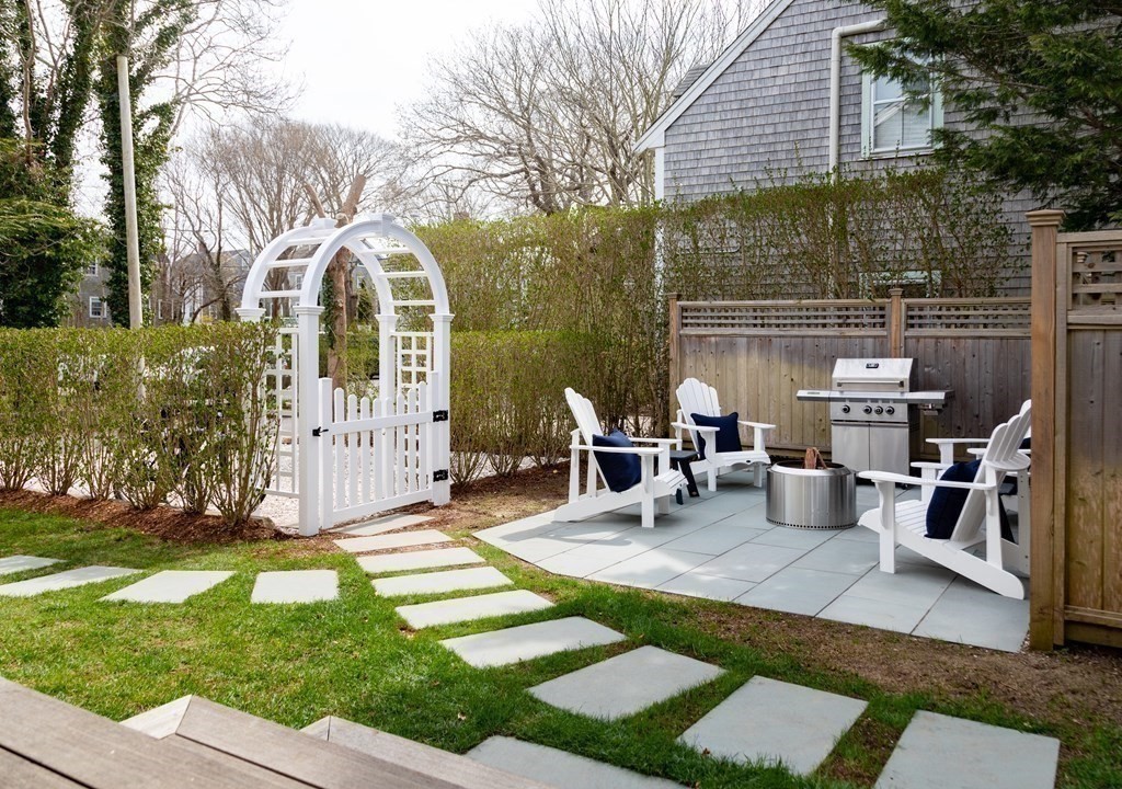 49 Pine Street Nantucket, MA 02554 - Photo 5 of 41