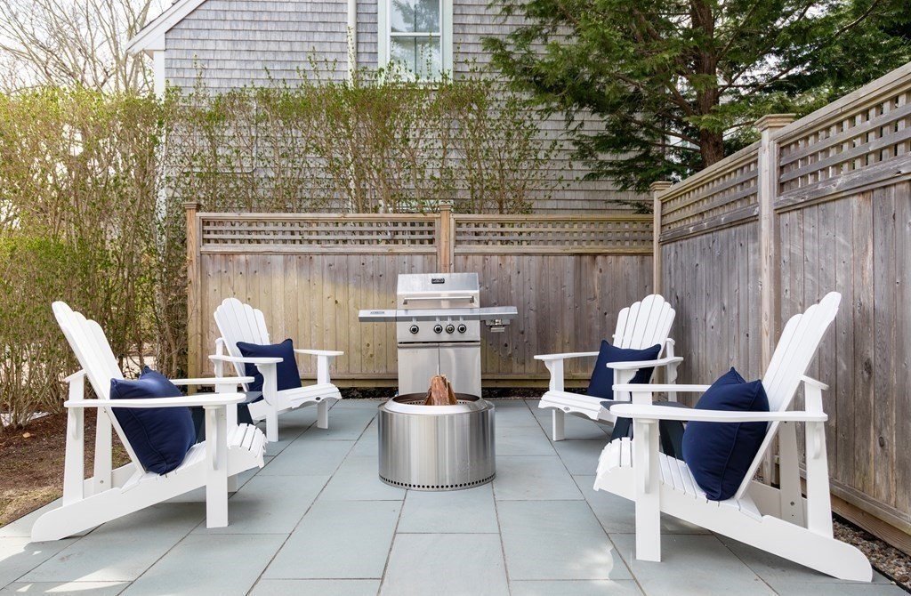 49 Pine Street Nantucket, MA 02554 - Photo 8 of 41