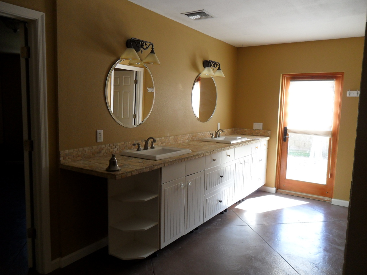 4555 East Hearn Road Phoenix, AZ 85032 - Photo 12 of 15 Master bath