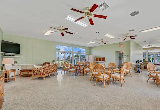 $1,900 | 210 Main Boulevard, Unit 2B, Boynton Beach, FL 33435