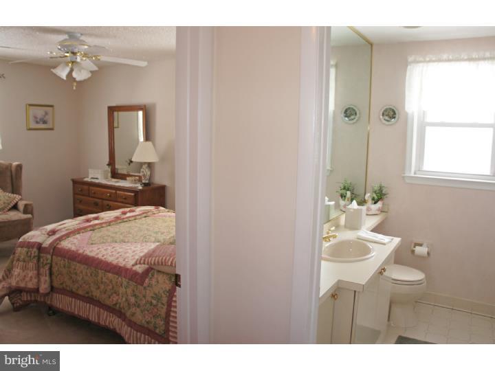 505 Wesley Road Springfield, PA 19064 - Photo 17 of 25 Hallway