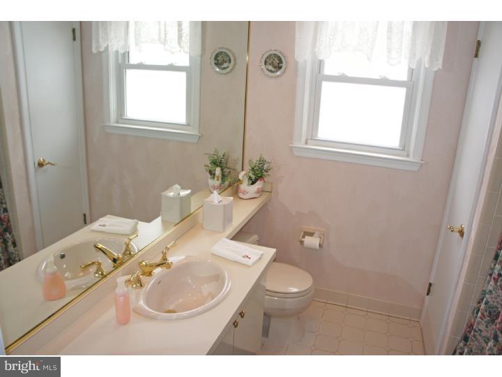 505 Wesley Road Springfield, PA 19064 - Photo 19 of 25 Bathroom