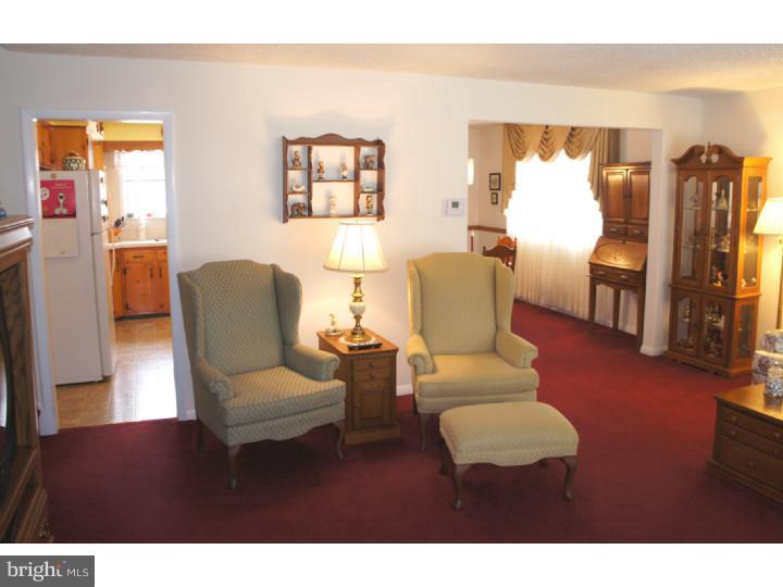 505 Wesley Road Springfield, PA 19064 - Photo 6 of 25 Living Room