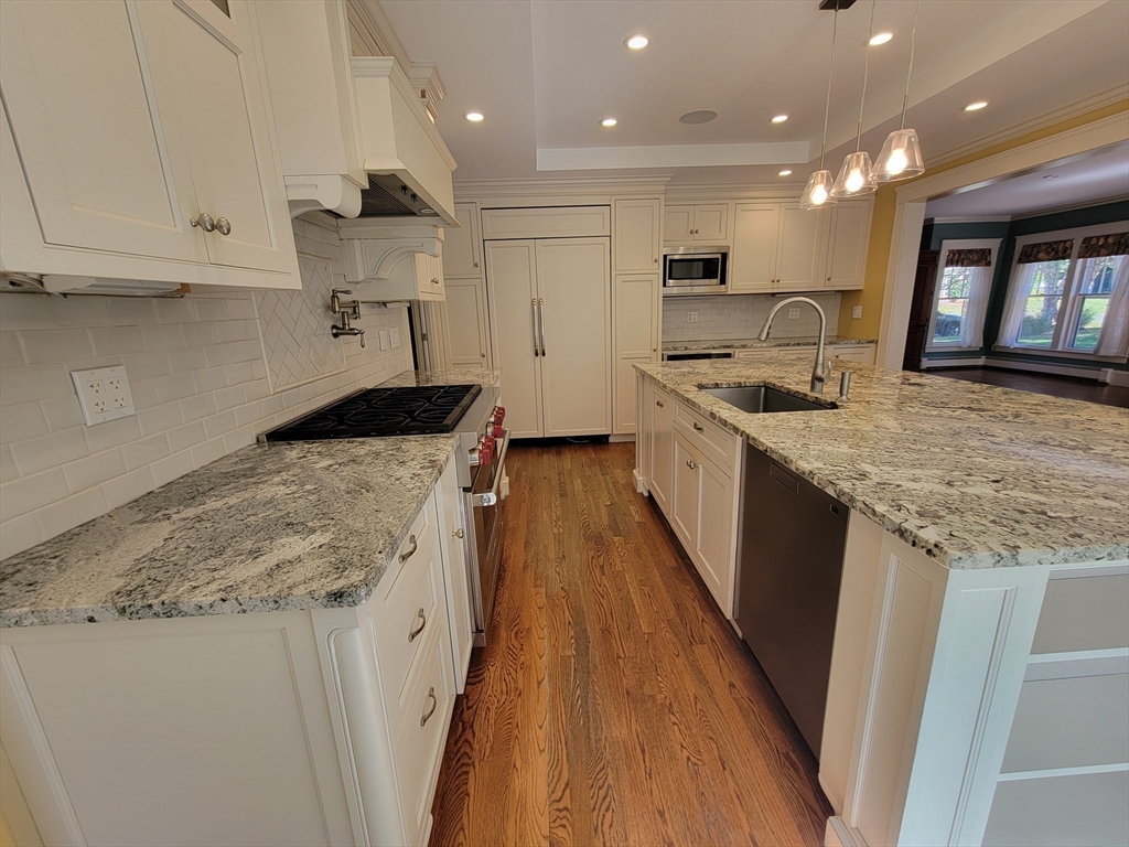 18 Tappan Road Wellesley, MA 02482 - Photo 5 of 28