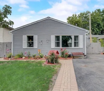 $319,900 | 410 Riverside Drive, Lakemoor, IL 60051