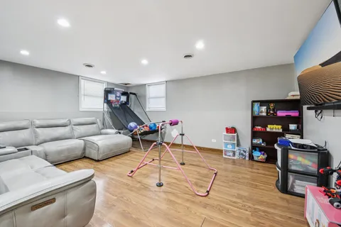 $319,900 | 410 Riverside Drive, Lakemoor, IL 60051