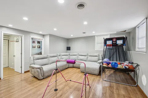 $319,900 | 410 Riverside Drive, Lakemoor, IL 60051