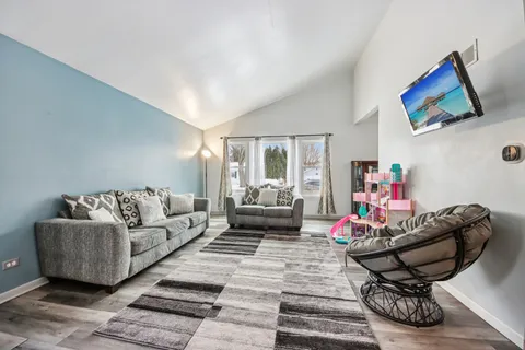 $319,900 | 410 Riverside Drive, Lakemoor, IL 60051