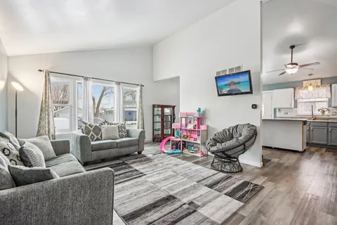 $319,900 | 410 Riverside Drive, Lakemoor, IL 60051