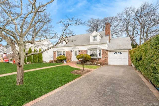 a view of a back yard of the house