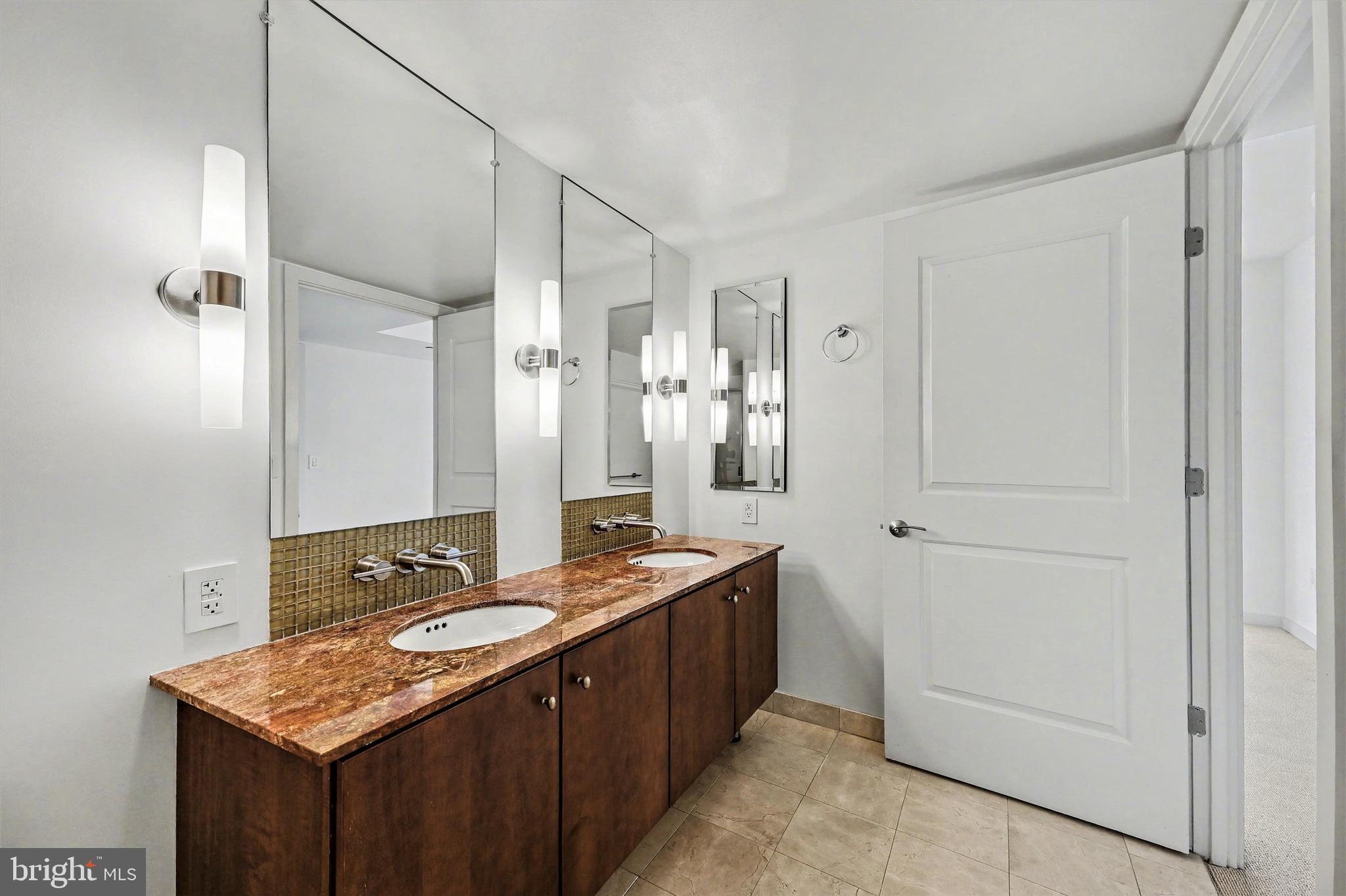 1025 First Street Southeast, Unit 906 Washington, DC 20003 - Photo 14 of 34 Primary bathroom