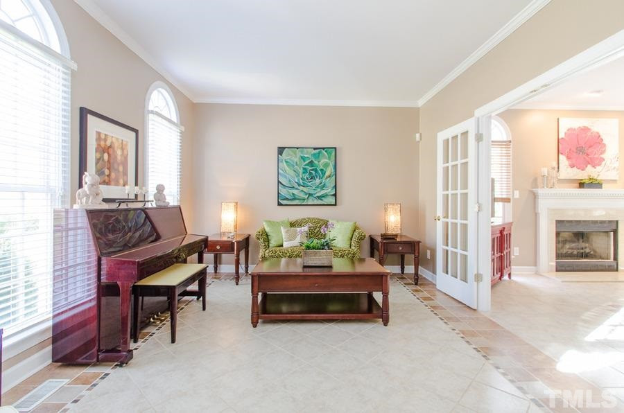 2613 Sunnystone Way Raleigh, NC 27613 - Photo 5 of 25 Living Room