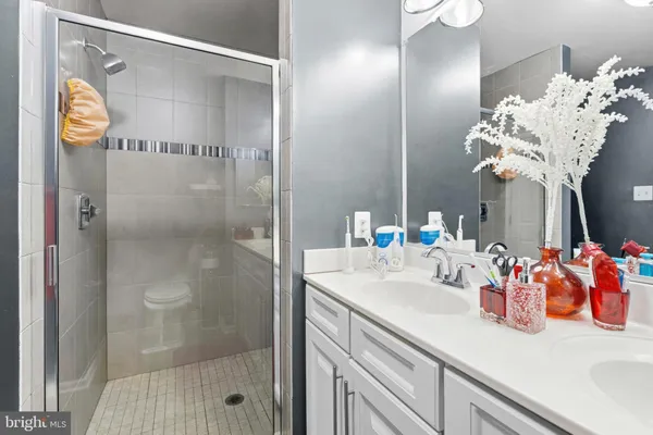 a bedroom with a bed and a mirror on dresser