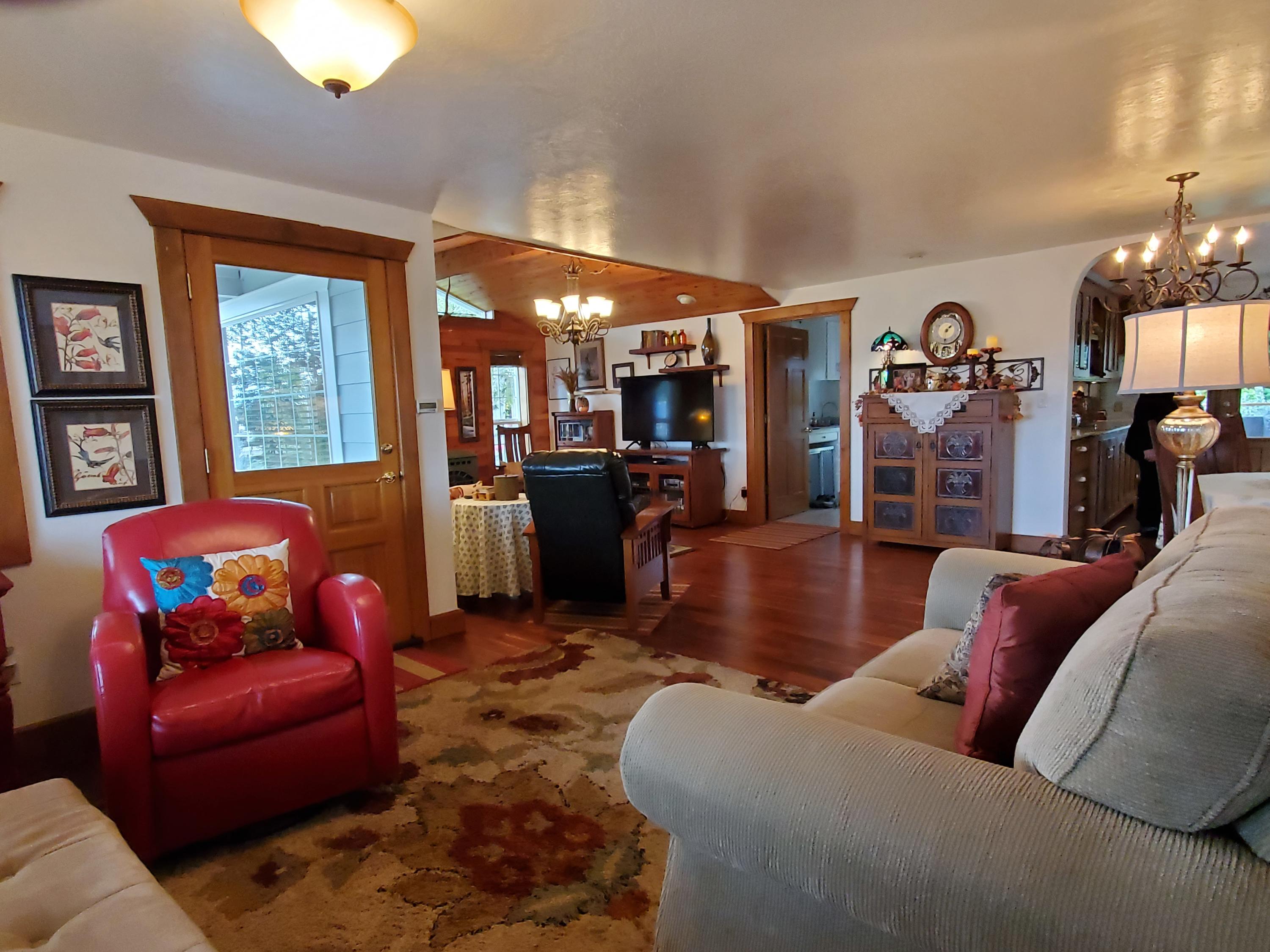 5121 Seven Oaks Road Central Point, OR 97502 - Photo 12 of 47 20201024_132931