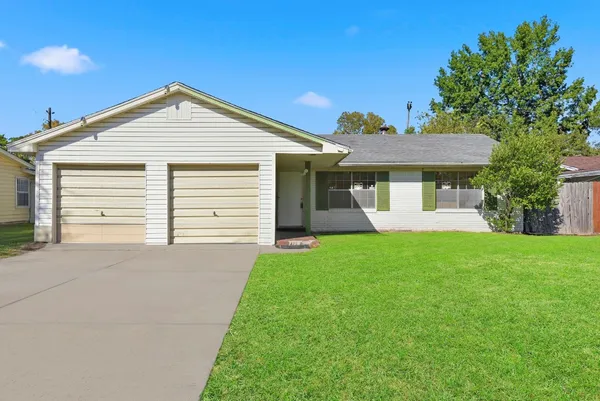 $1,900 | 7138 Mobud Drive, Houston, TX 77074