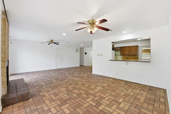 $1,900 | 7138 Mobud Drive, Houston, TX 77074