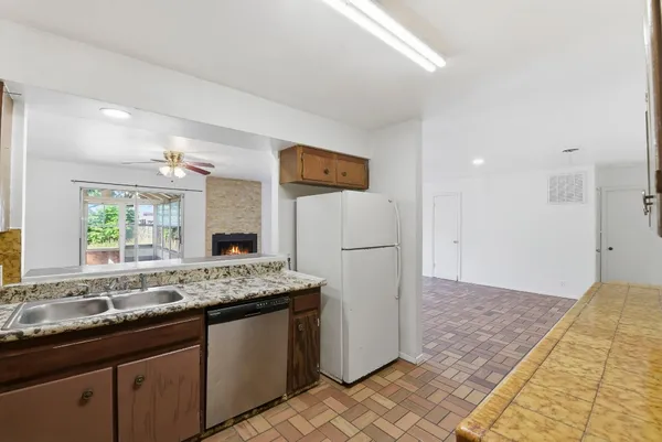 $1,900 | 7138 Mobud Drive, Houston, TX 77074