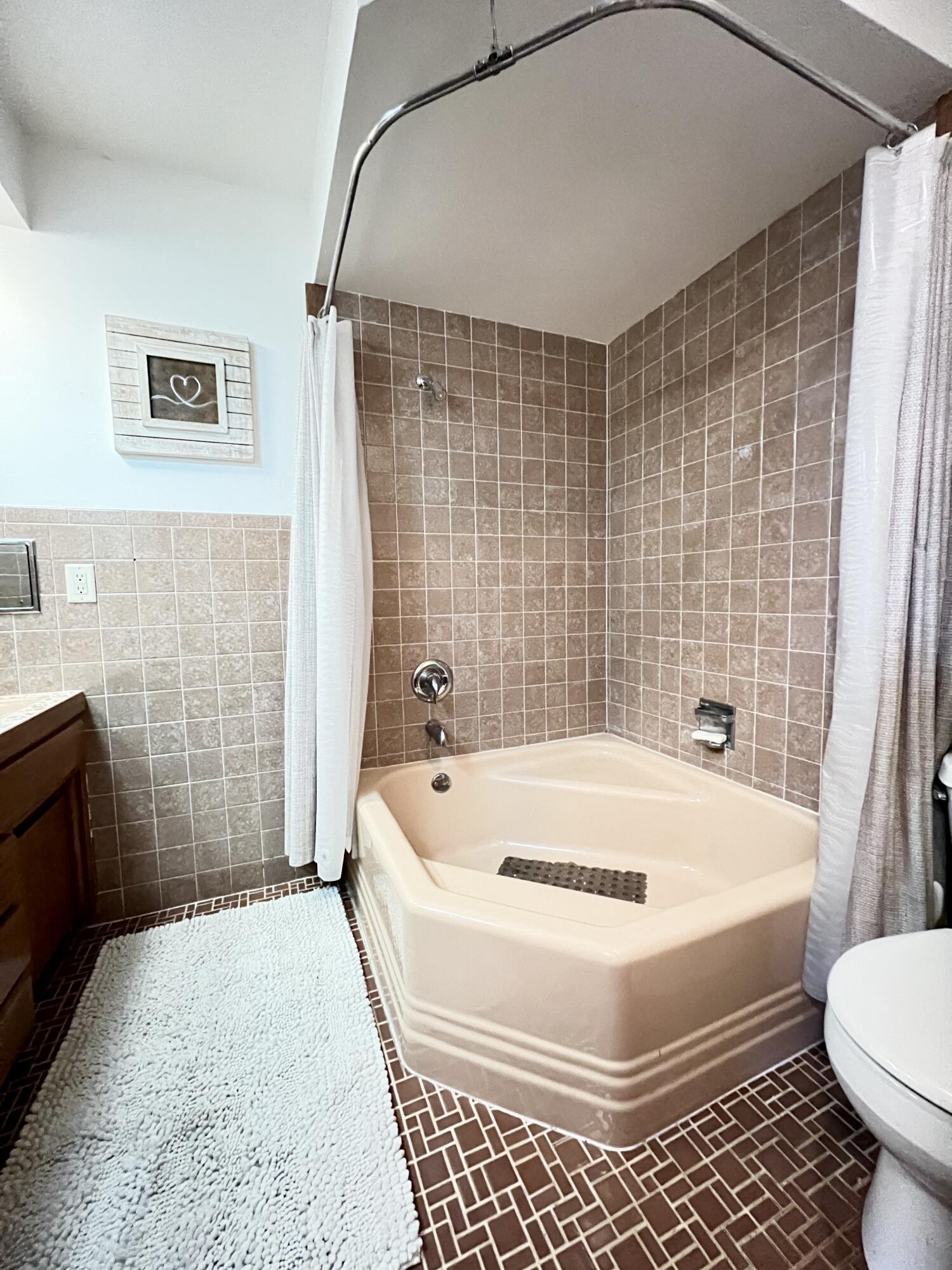 2115 West Greenwood Road Glendale, WI 53209 - Photo 28 of 43 480C0E90-4EA9-4EB7-A890-E3B0E234BD77_1_2