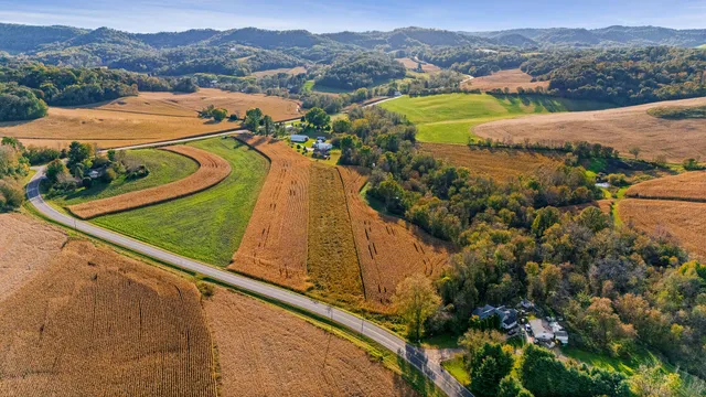 $670,000 | W5980 County Road V, Farmington, WI 54636