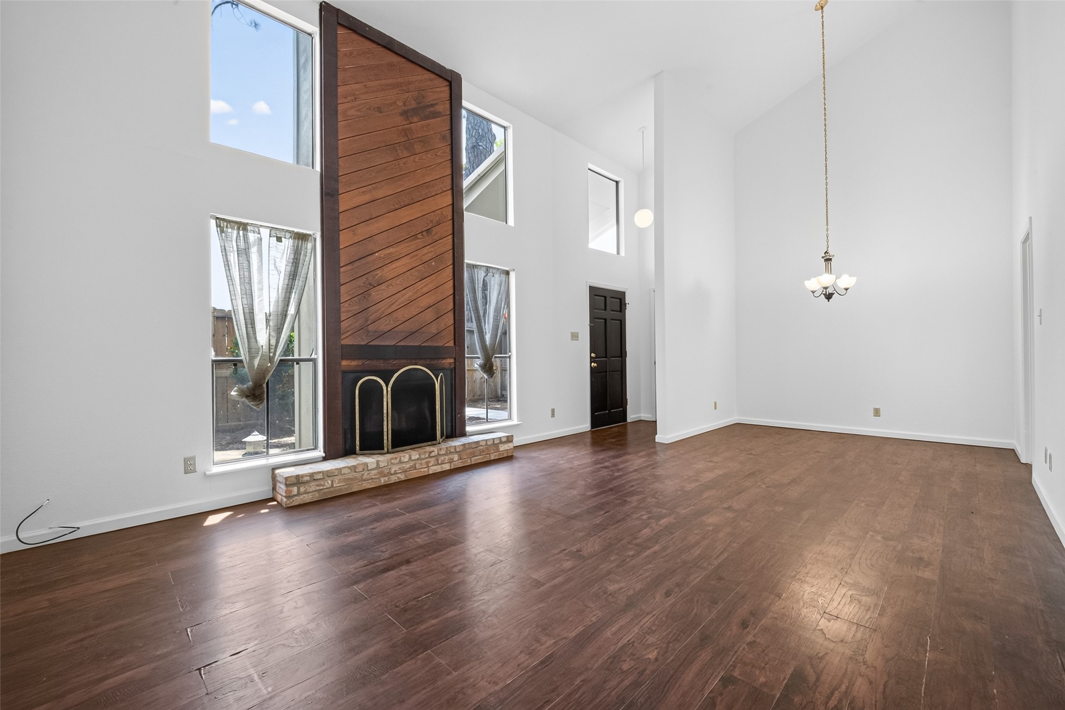 6401 Deihl Road, Unit 902 Houston, TX 77092 - Photo 3 of 35 Experience the seamless flow of this spacious living and dining combo, elegantly leading from the striking wood-accented fireplace to the welcoming front door.