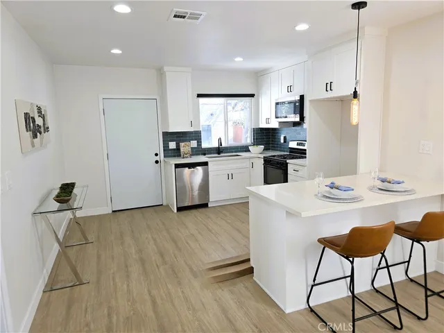 $959,900 | 7040 3rd, Los Angeles, CA 90043