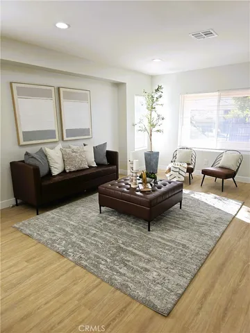 $959,900 | 7040 3rd, Los Angeles, CA 90043