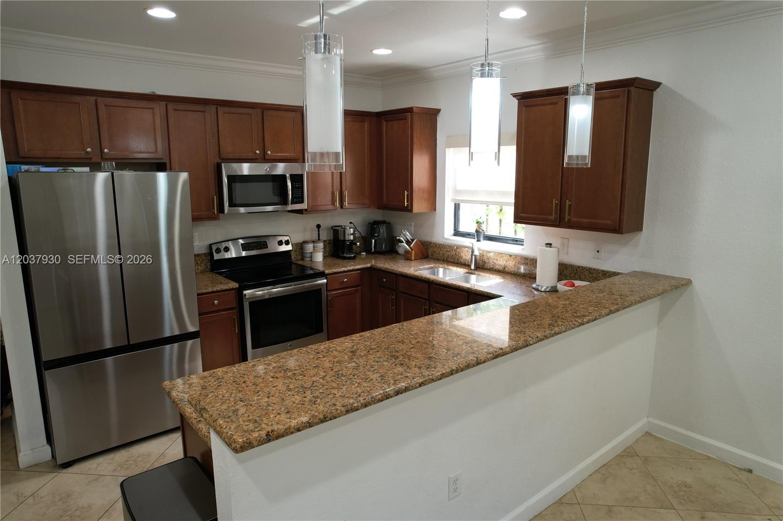 15404 Southwest 175th Street Miami, FL 33187 - Photo 6 of 27 Kitchen