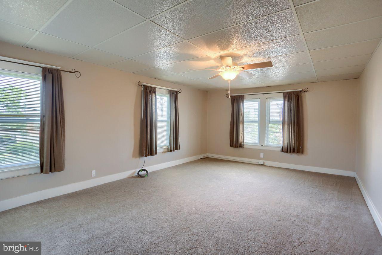 1706 West King Street York, PA 17404 - Photo 13 of 24 Huge owners bedroom.
