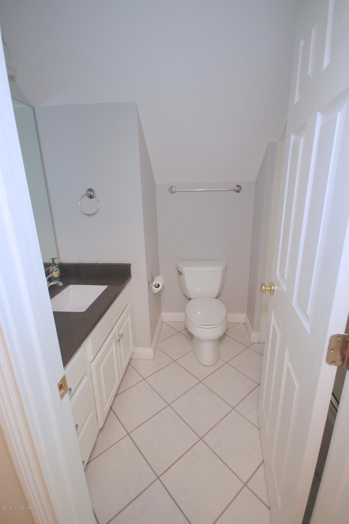 13402 Creekview Road Prospect, KY 40059 - Photo 30 of 50 Second Floor Hall full Bath