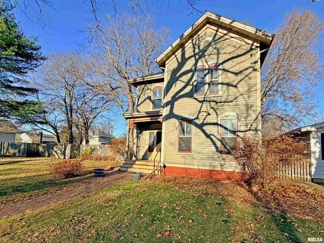 $142,500 | 1413 Northeast Madison Avenue, Peoria, IL 61603