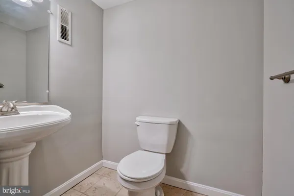 $2,600 | 1209 South Linwood Avenue, Baltimore, MD 21224