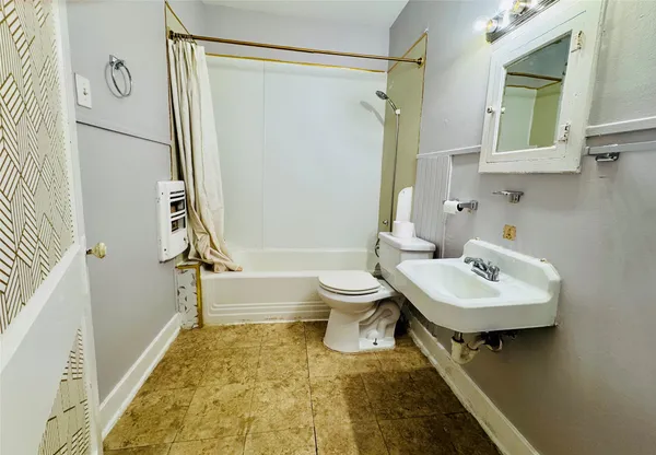 $1,900 | 1410 Walton Street, Houston, TX 77009