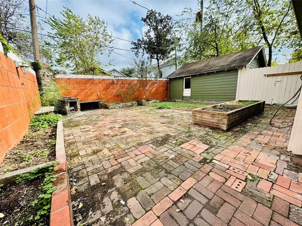 $1,900 | 1410 Walton Street, Houston, TX 77009