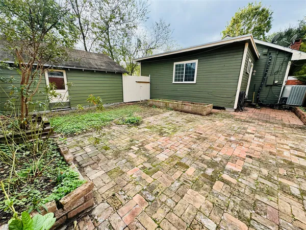 $1,900 | 1410 Walton Street, Houston, TX 77009